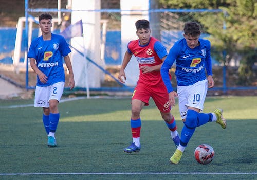 Imagine dintr-un meci al juniorilor Farului contra celor de la FCSB 