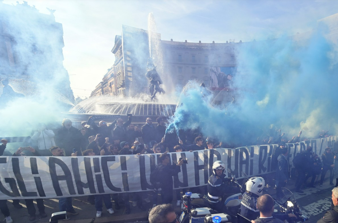 Fanii lui Lazio au fost prezenţi în număr mare la ceremonia de înmormântare 