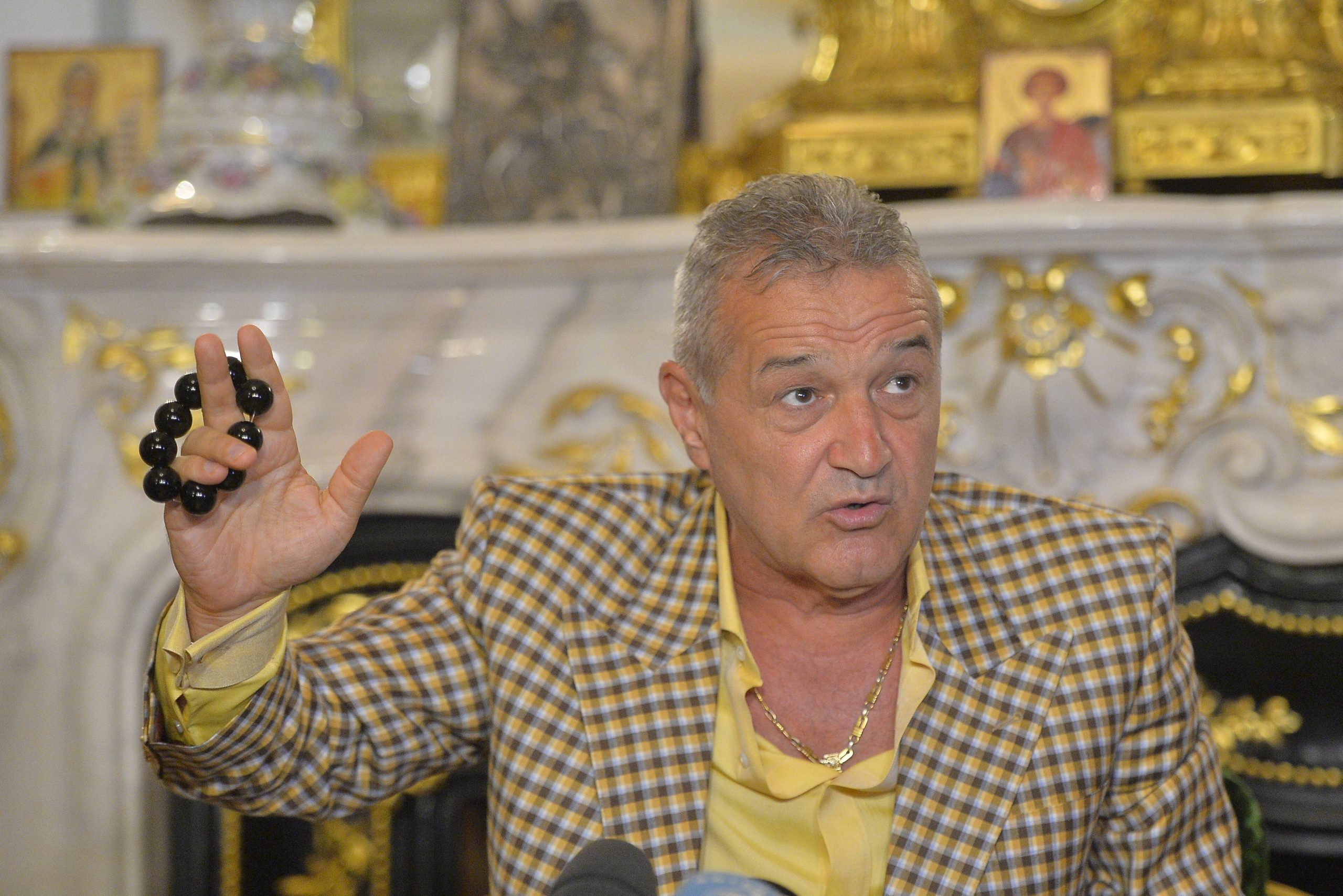 Gigi Becali nu renunţă încă la Ştefan Târnovanu 