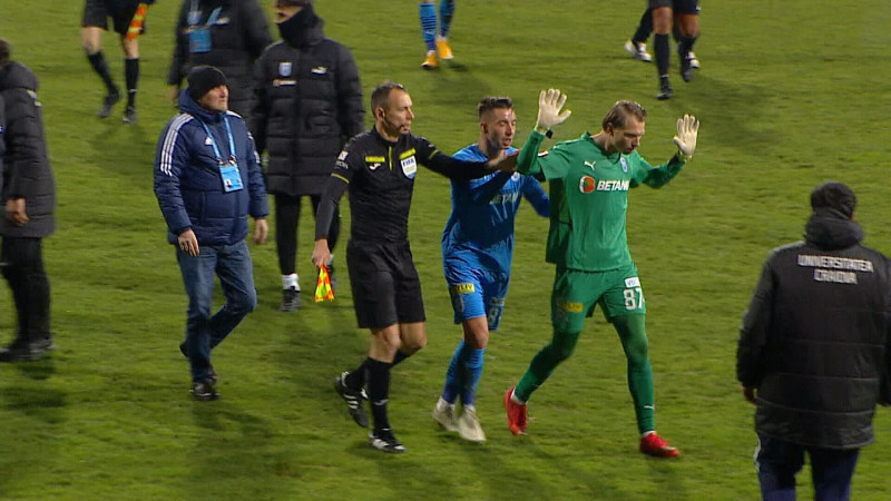 Arlauskis a încasat al treilea cartonaş galben din acest sezon, sursă foto: captură Digi Sport 