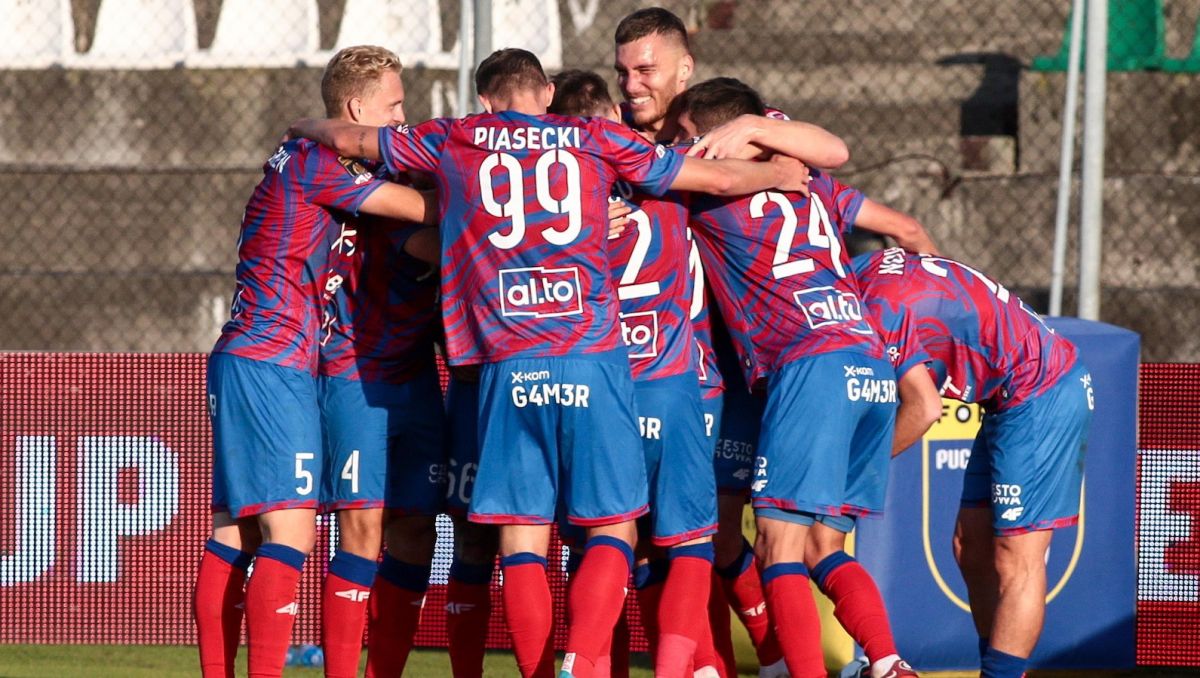 Rakow este lider detaşat în campionatul Poloniei, având nouă puncte peste urmăritoarea Legia 