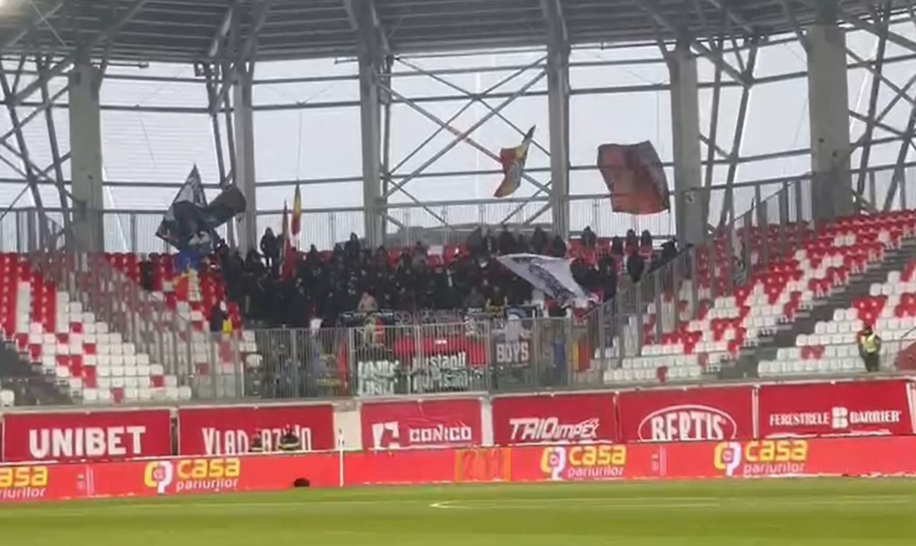 Scandările xenofobe ale suporterilor celor de la FC U Craiova au dus la întreruperea partidei pe 29 ianuarie 