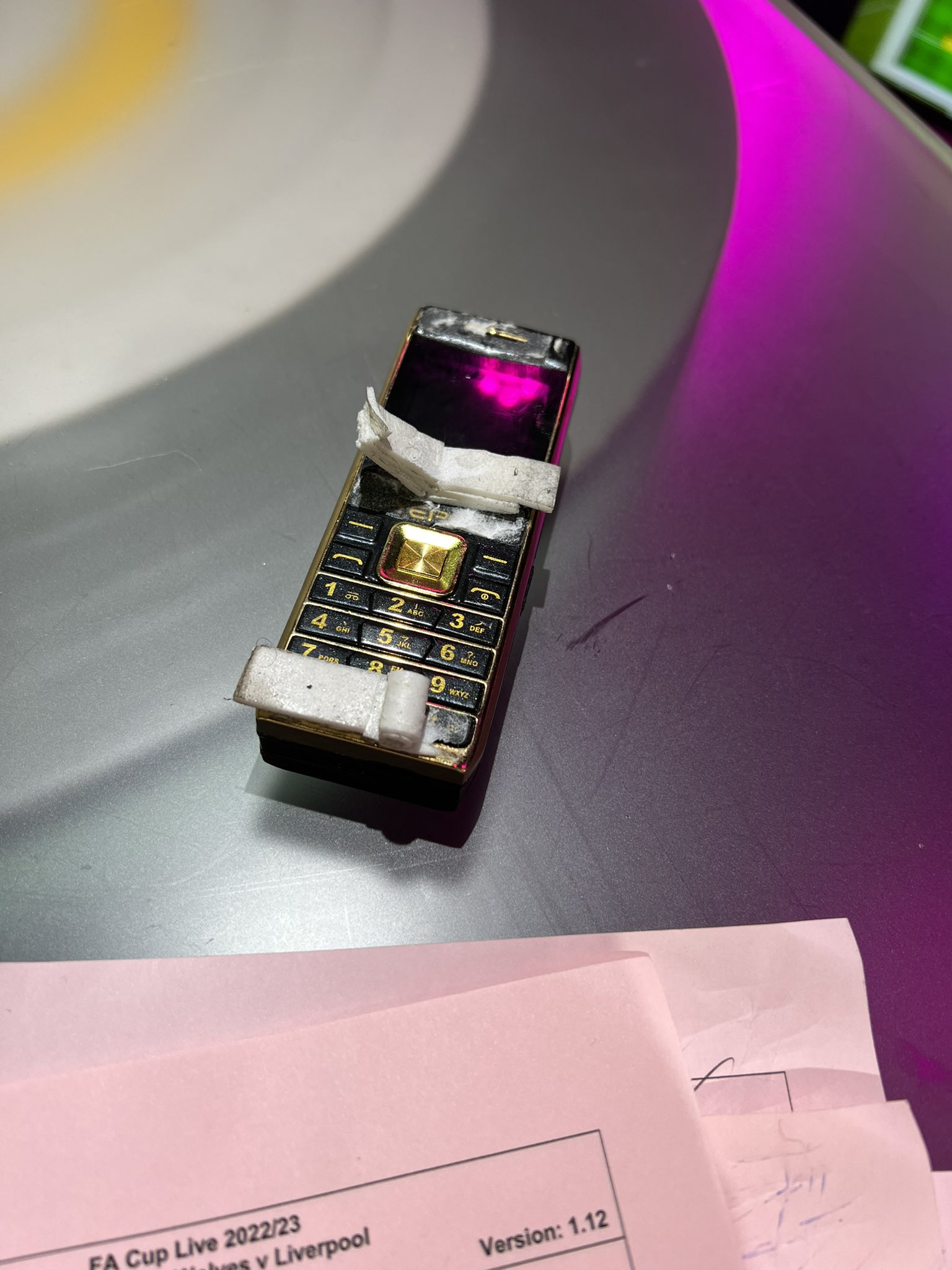 Acest telefon s-ar face vinovat de sunetele ciudate auzite pe parcursul emisiunii 