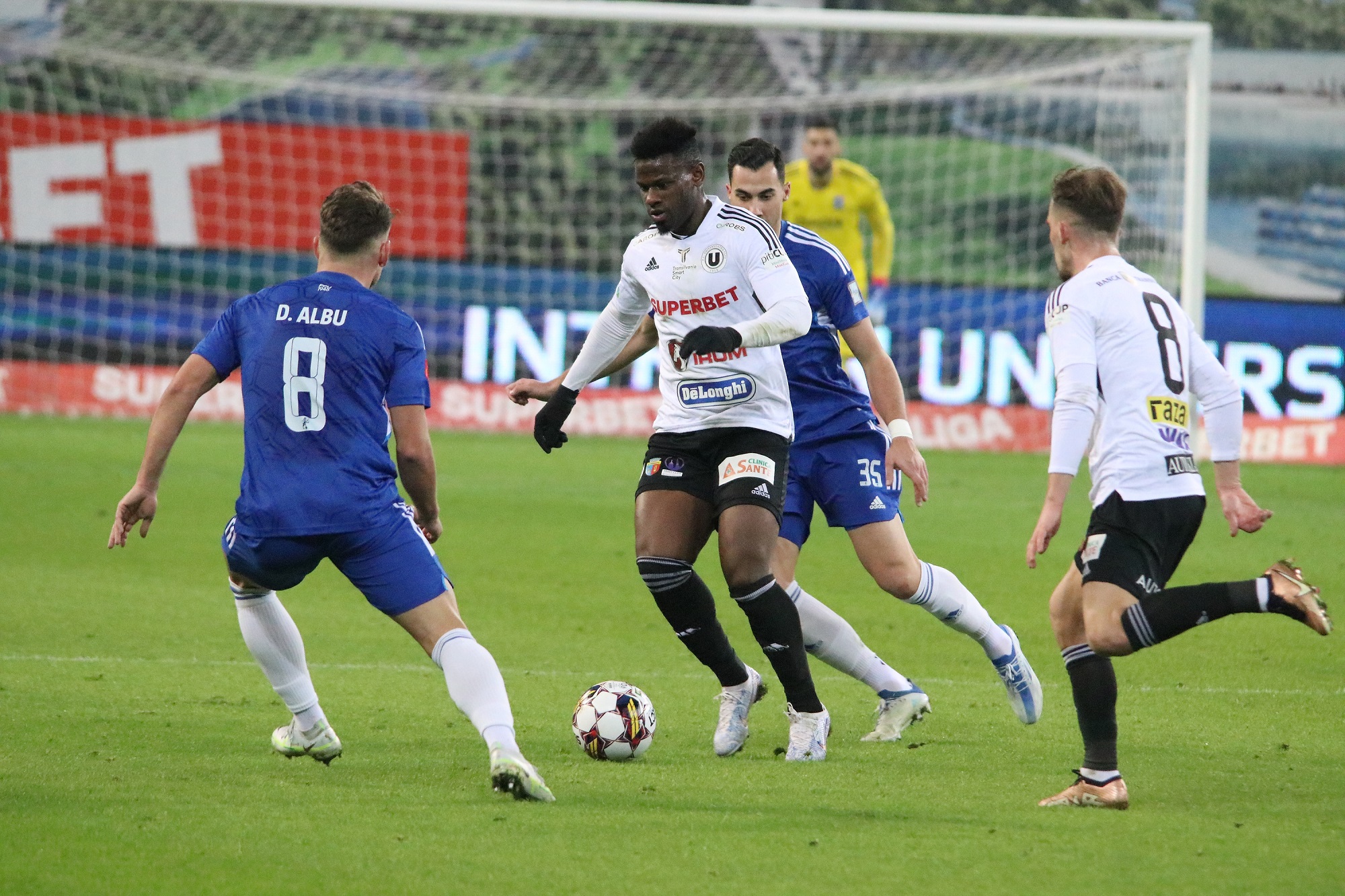 Universitatea Cluj a ieşit din zona retrogradării odată cu unimirea ca antrenor a lui Ioan Ovidiu Sabău © FOTO:Catalin Ciupureanu/SPORT PICTURES