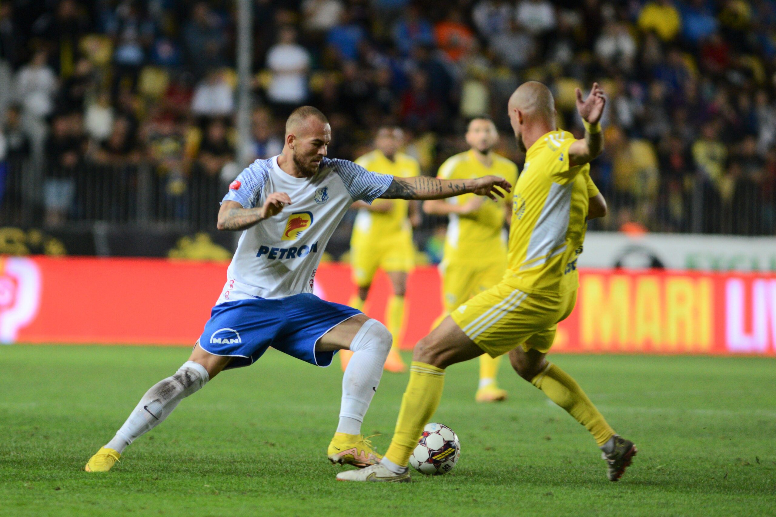 Imagine din meciul tur, când trupa lui Hagi a câştigat duelul de pe 