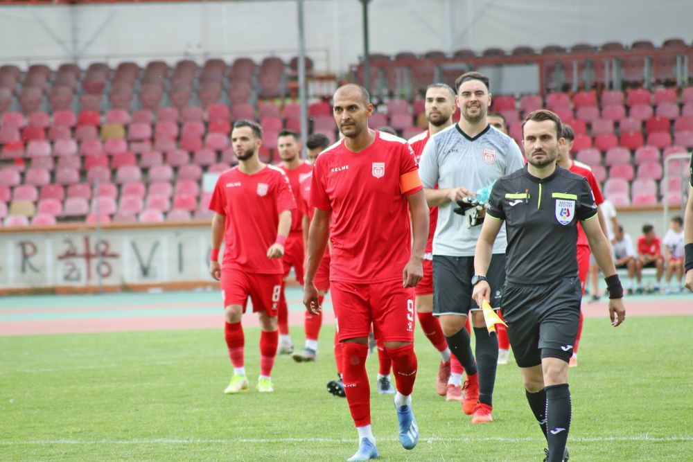 Viorel Lungu, cu banderola pe braţ 