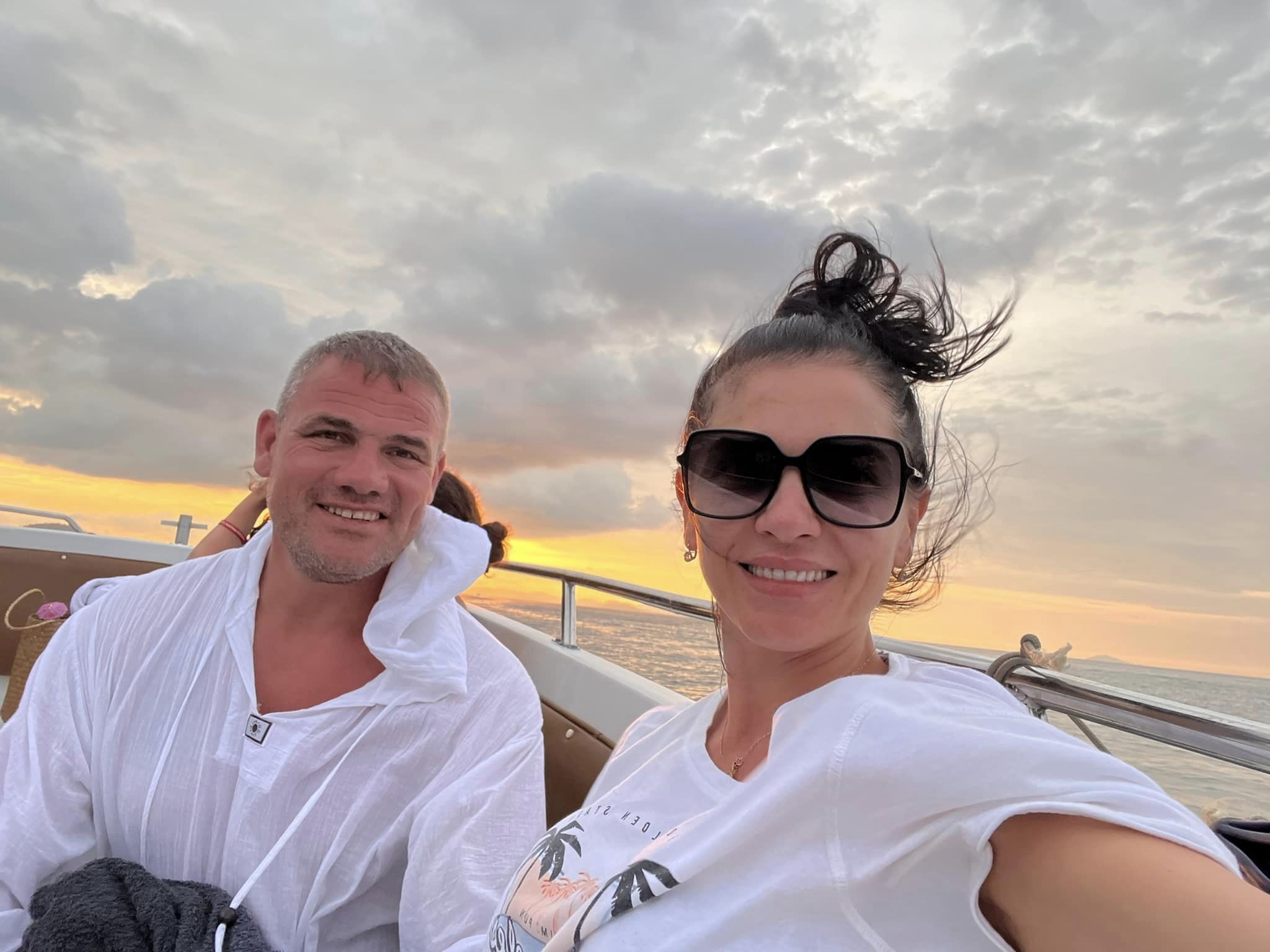 Fostul luptător alături de soţia sa 