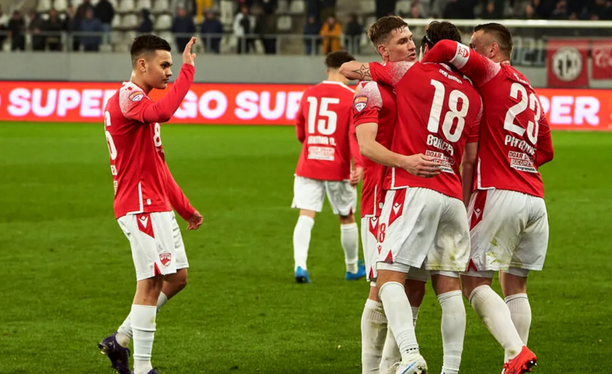 Dinamo şi-a revenit în a doua parteg a sezonului regular şi depinde doar de ea să prindă mini campionatul care decide promovatele