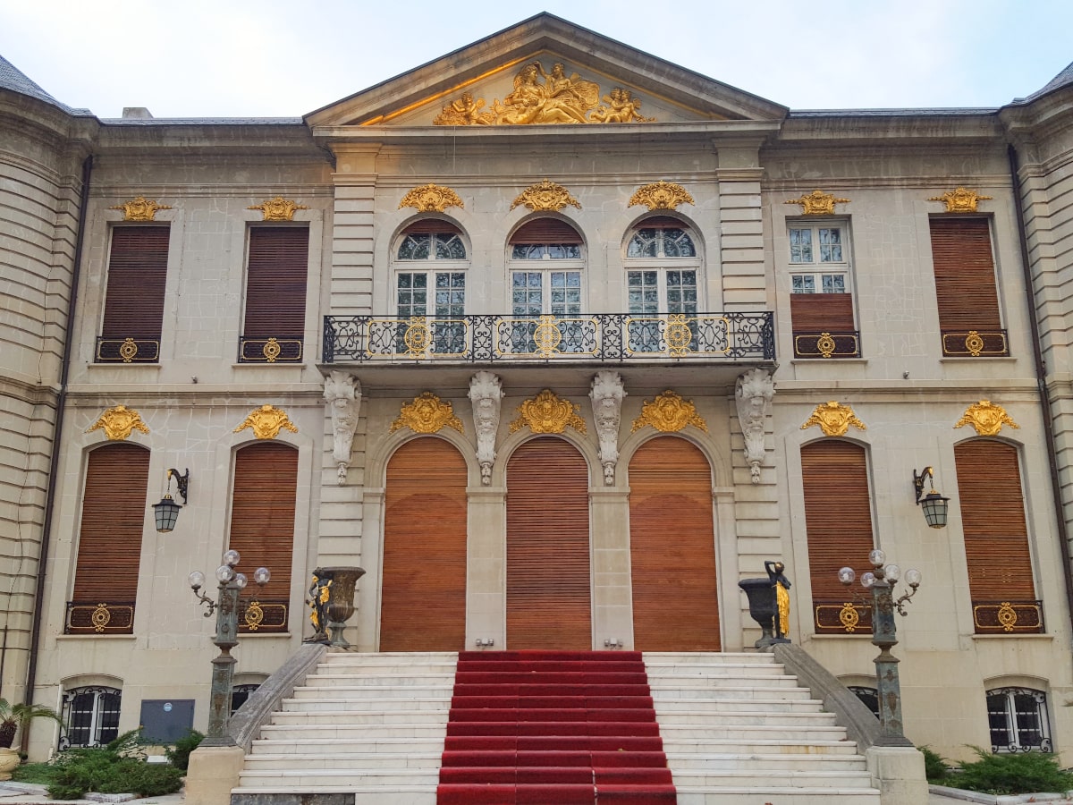 Gigi Becali cere 25 de milioane de euro în schimbul palatului său 