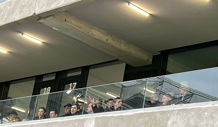 Foştii mari fotbalişti ai Stelei care au luat loc la oficială la meciul dintre echipa lui Opriţa şi Poli Iaşi 