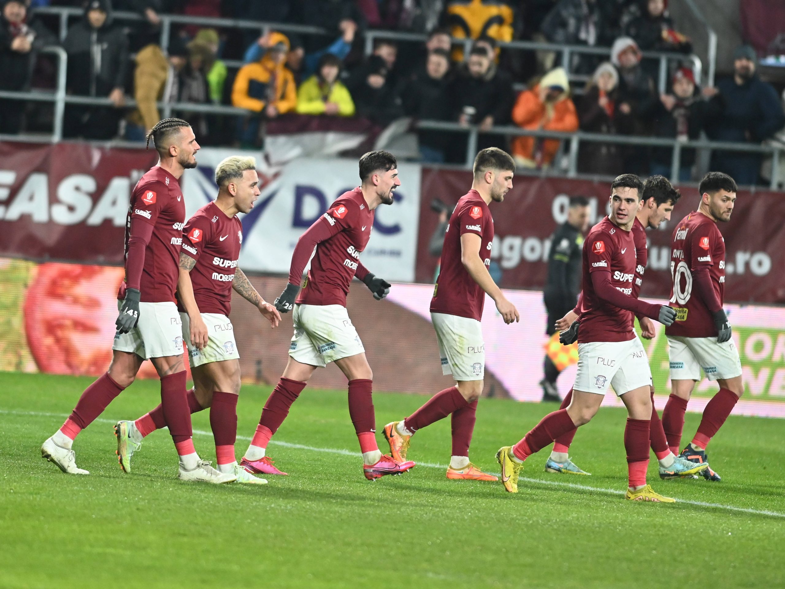 Rapidiştii nu sunt iertaţi de suporteri chiar dacă în acest sezon au ajuns în playoff 