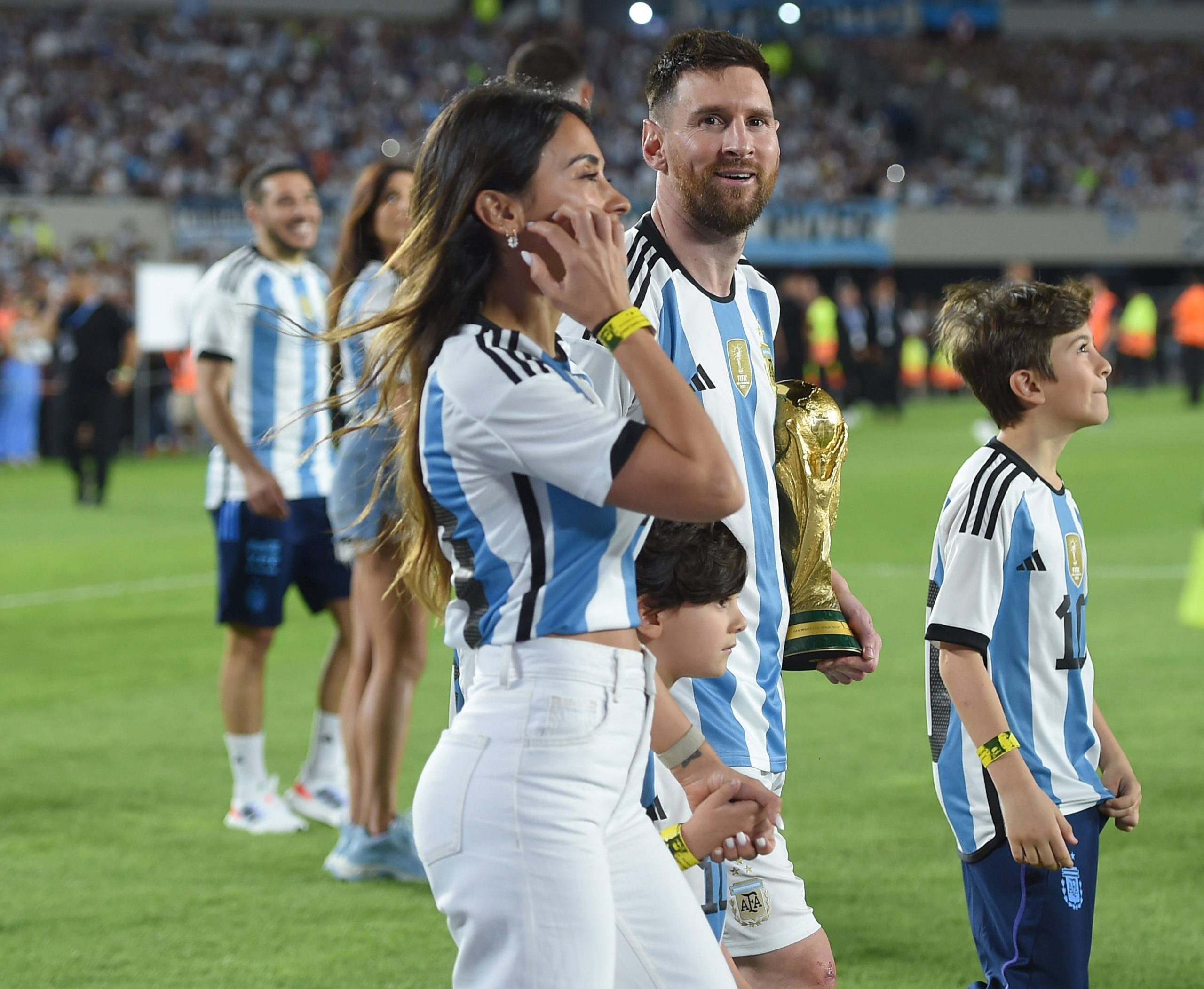 Messi, alături de soţia sa, Antonella Roccuzzo 