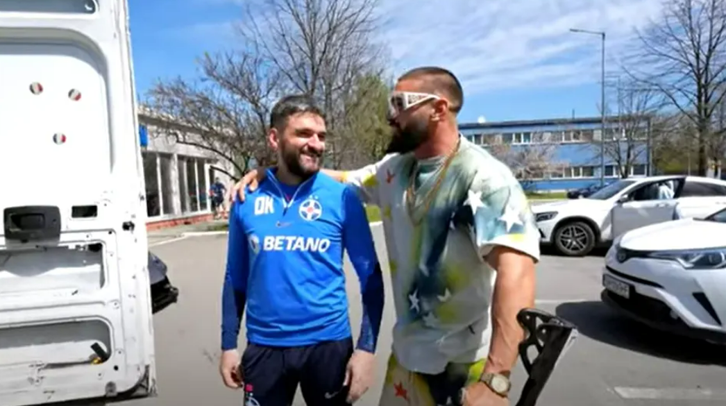 Dorian Popa, alături de omul care îl ajută într-un moment mai delicat 