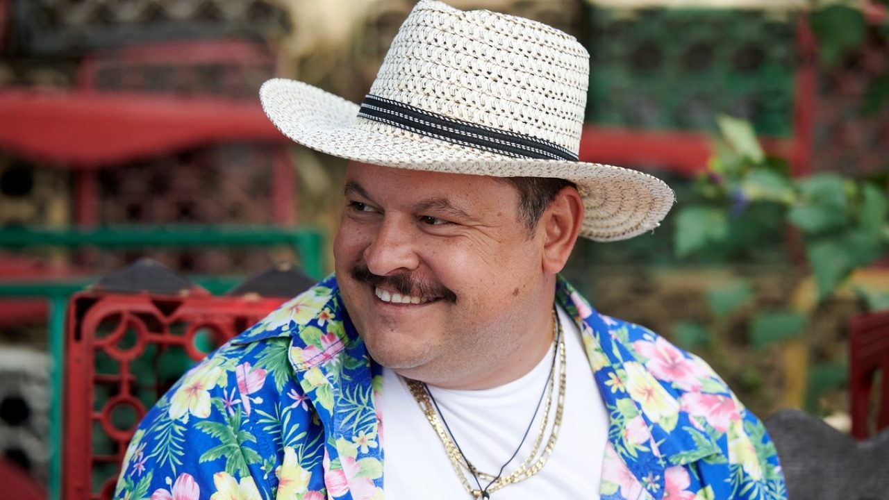 Ce urare i-a făcut Bobobnete soției, de ziua ei. Comediantul este fotbalist la Iazu