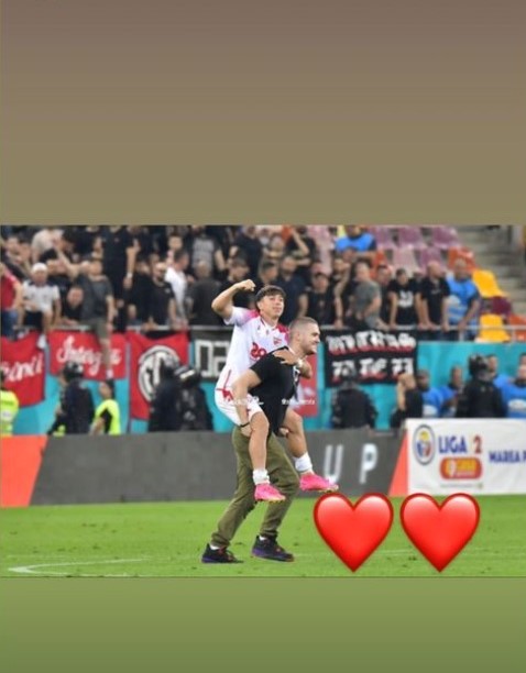 O nouă imagine virală cu fratele lui Bendeac după ce Dinamo a umilit-o pe Argeș. La finalul partidei a cărat în spate un jucător