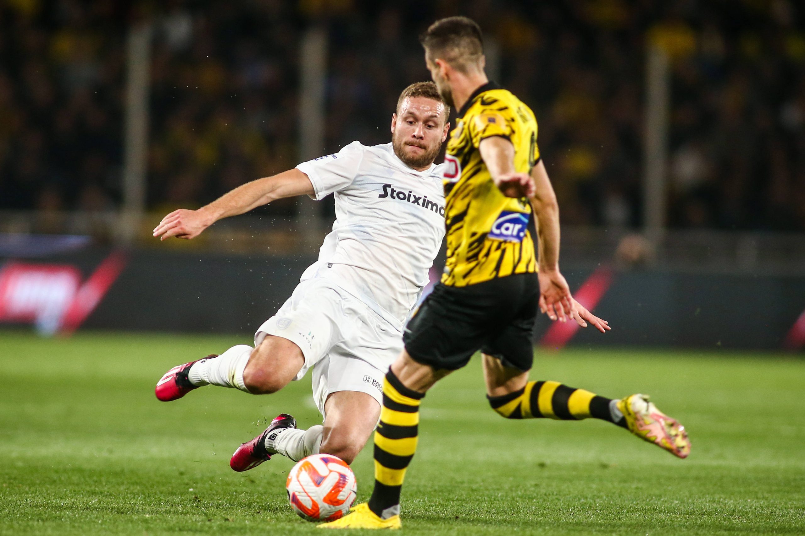 Imagine din ultimul duel disputat între AEK Atena şi PAOK Salonic, câştigat clar de adversarii lui Răzvan Lucescu, scor 4-0. Sursă foto: Imago / Giannis Papanikos 