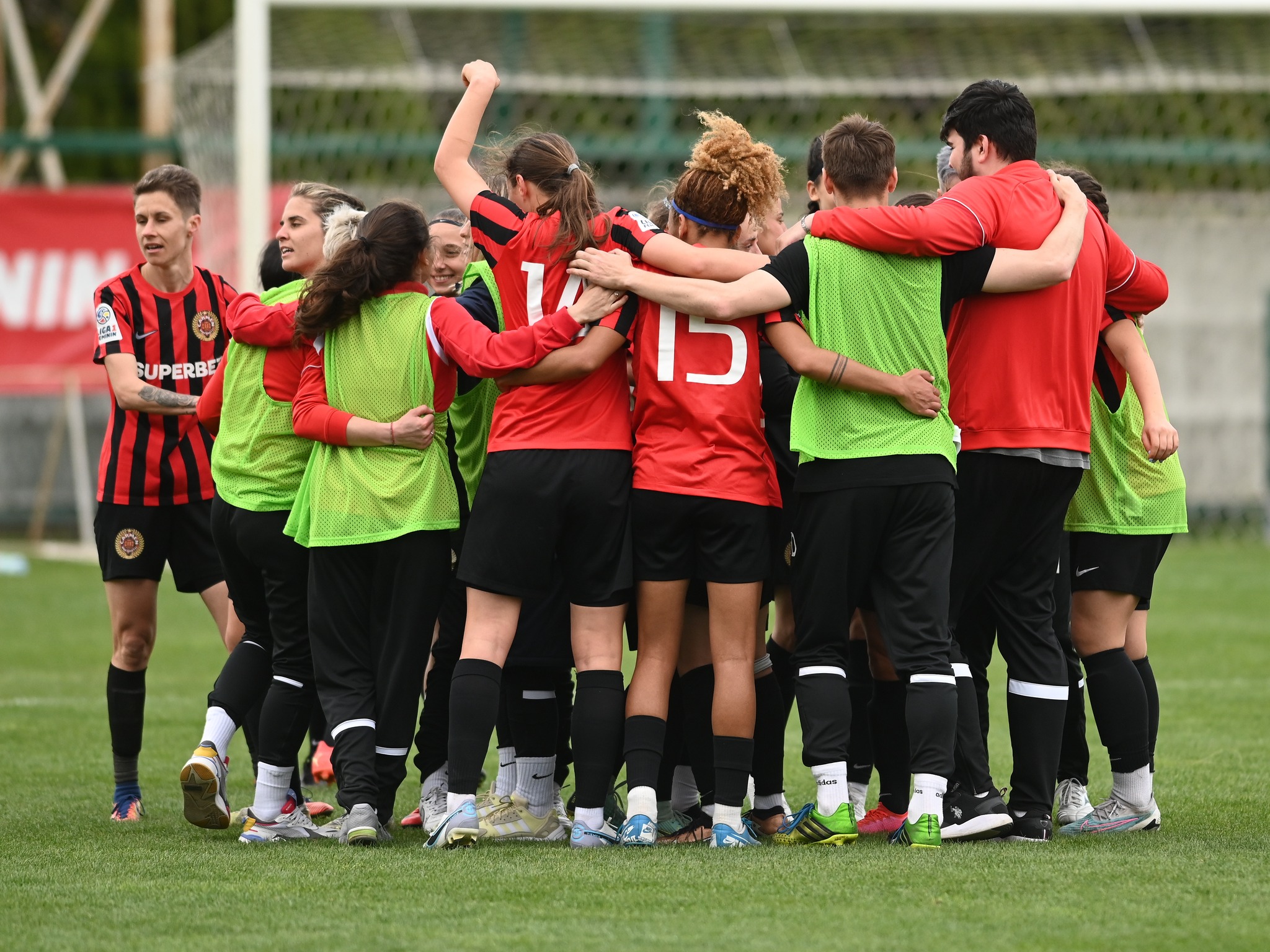 Carmen Bucureşti este pe locul 3 în playoff-ul campionatului feminin, la şase pucnte de liderul Poli Timişoara © FOTO:Razvan Pasarica/SPORT PICTURES