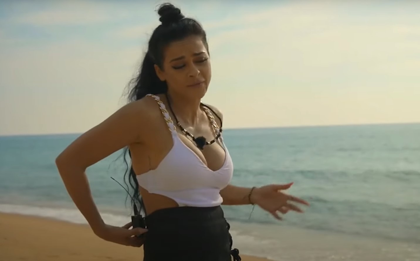 Ce a făcut Ema de la „Insula iubirii” după ce luptătorul Romeo i-a turnat șampanie peste buze