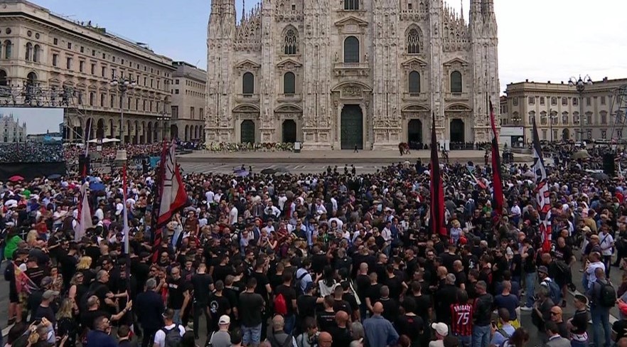 Româncă reținută la funeraliile lui Silvio Berlusconi. Ce a făcut tânăra în vârstă de 21 de ani