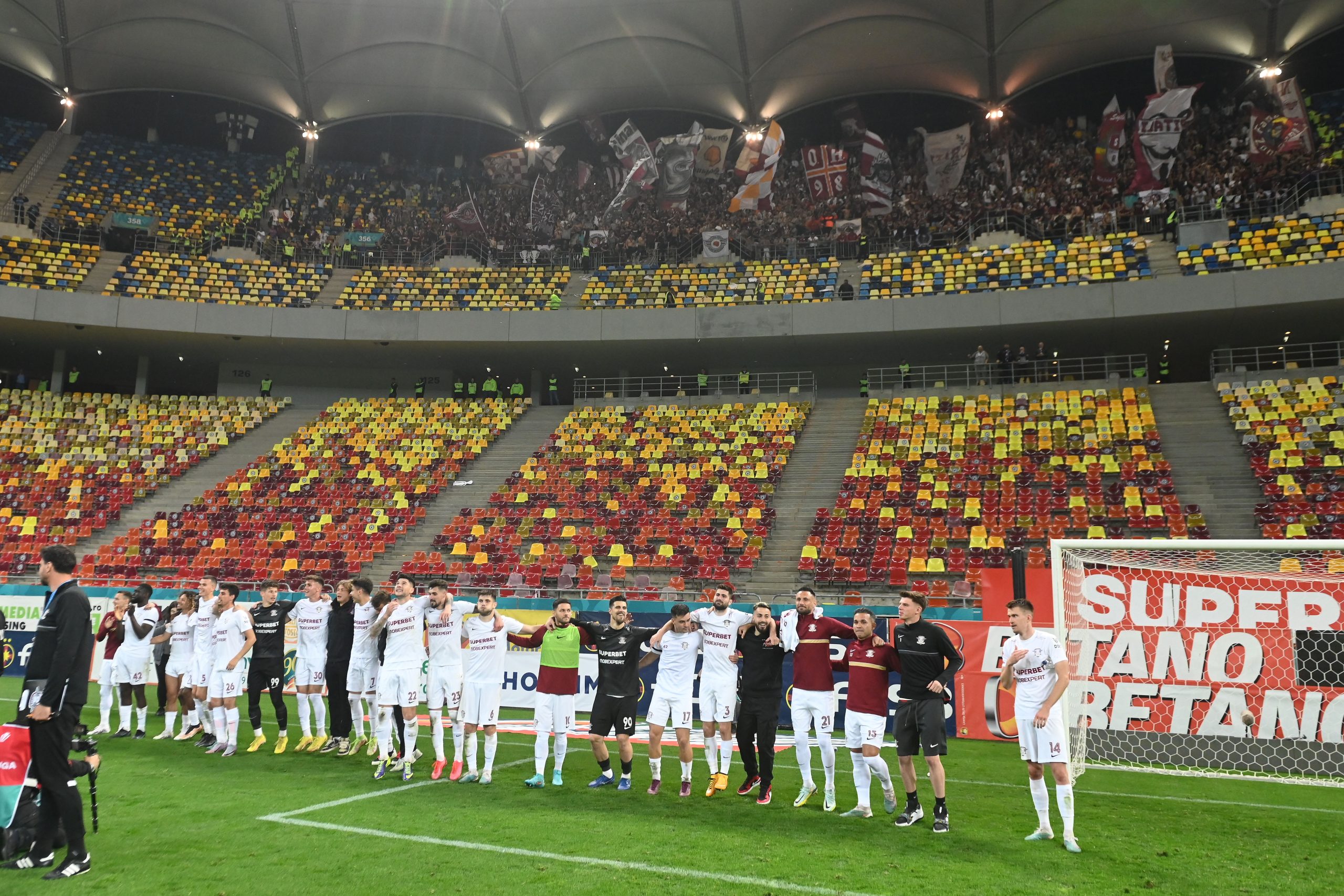 Fanii rapidişti vor să îşi vadă favoriţii din nou campioni după o pauză de 21 de ani © FOTO:Razvan Pasarica/SPORT PICTURES