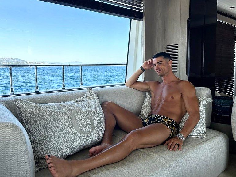 Cristiano Ronaldo, o nouă fotografie în care i se văd unghiile date cu ojă