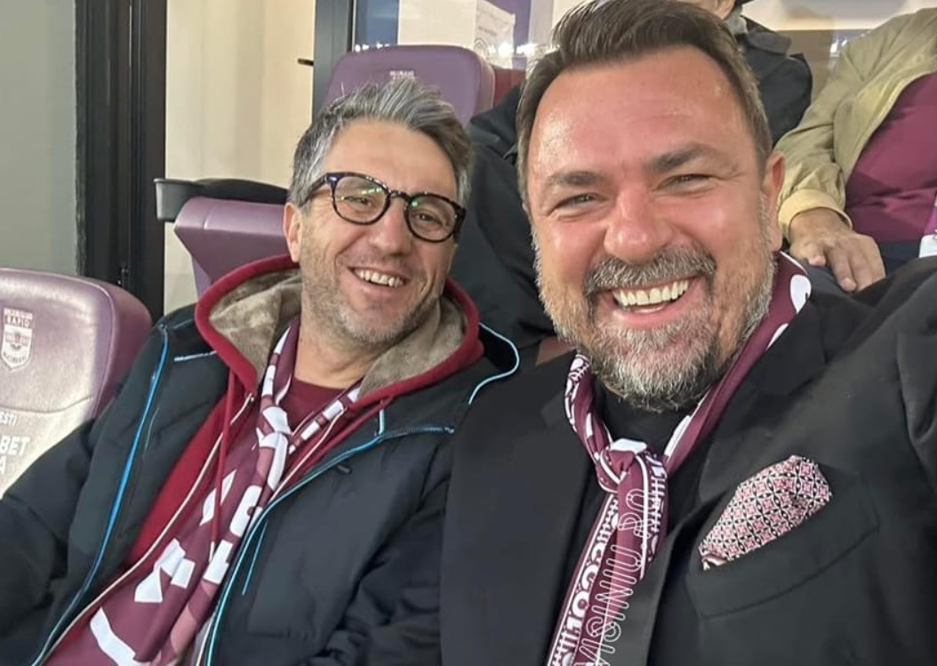 Andi Moisescu și-a luat chitara și a început să cânte imnul Rapidului