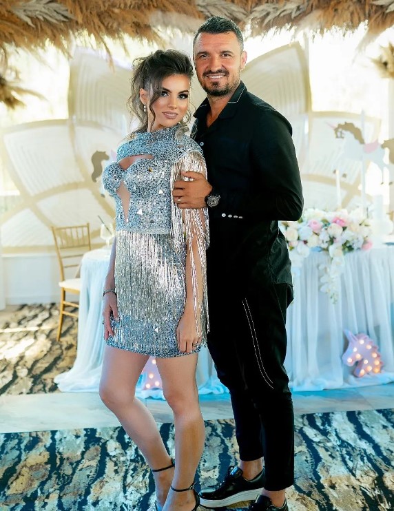 Ce soție superbă are Constantin Budescu, atacantul renăscut după transferul la Farul. Ce afacere deține Mădălina