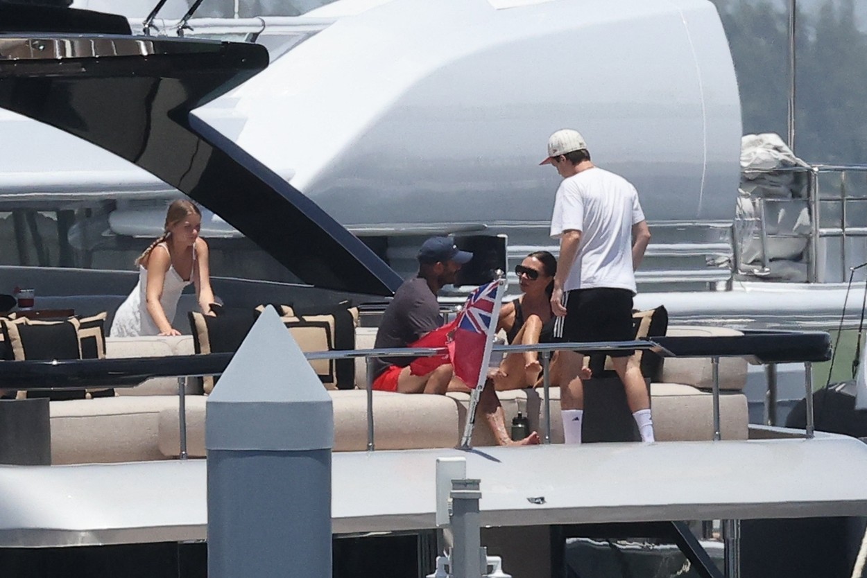 Cu cine au fost surprinși Victoria și David Beckham pe yacht în Miami