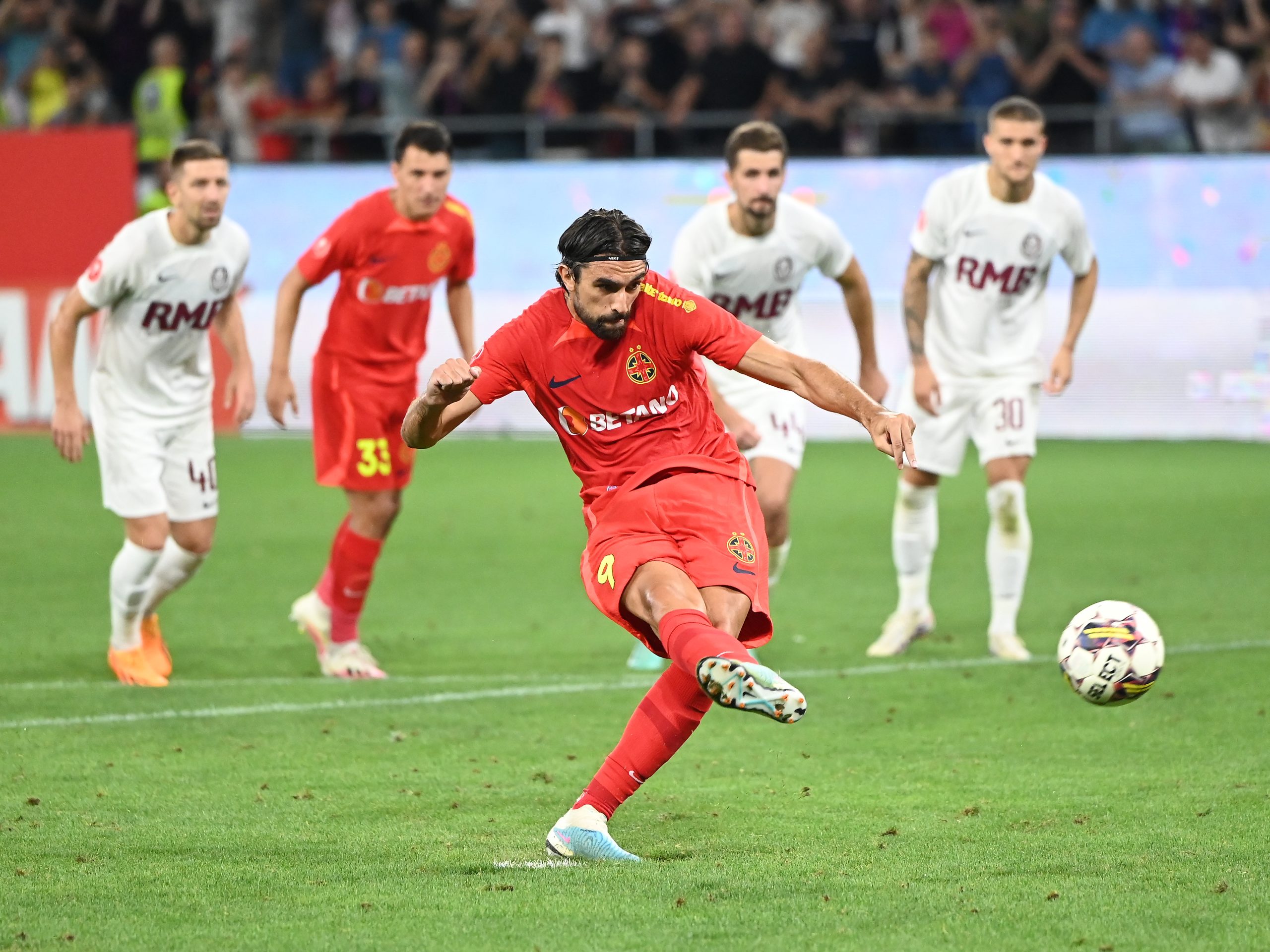 Acesta este penalty-ul care a decis derby-ul dintre FCSB şi CFR © FOTO:Razvan Pasarica/SPORT PICTURES