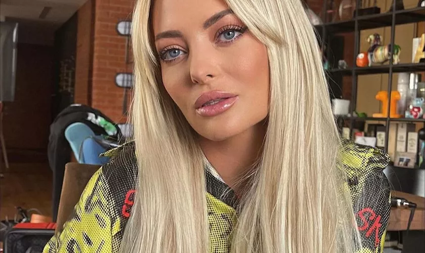 Artistul care intervine în scandal după ce Delia a apărut fără haine pe net. Fosta lui Edi Iordănescu, „desființată” de fani