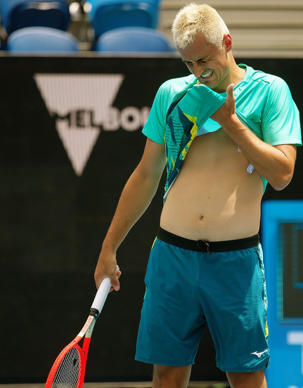 Întâmplare șocantă. Un jucător de tenis a fost agresat de doi bărbați, în timp ce un al treilea filma