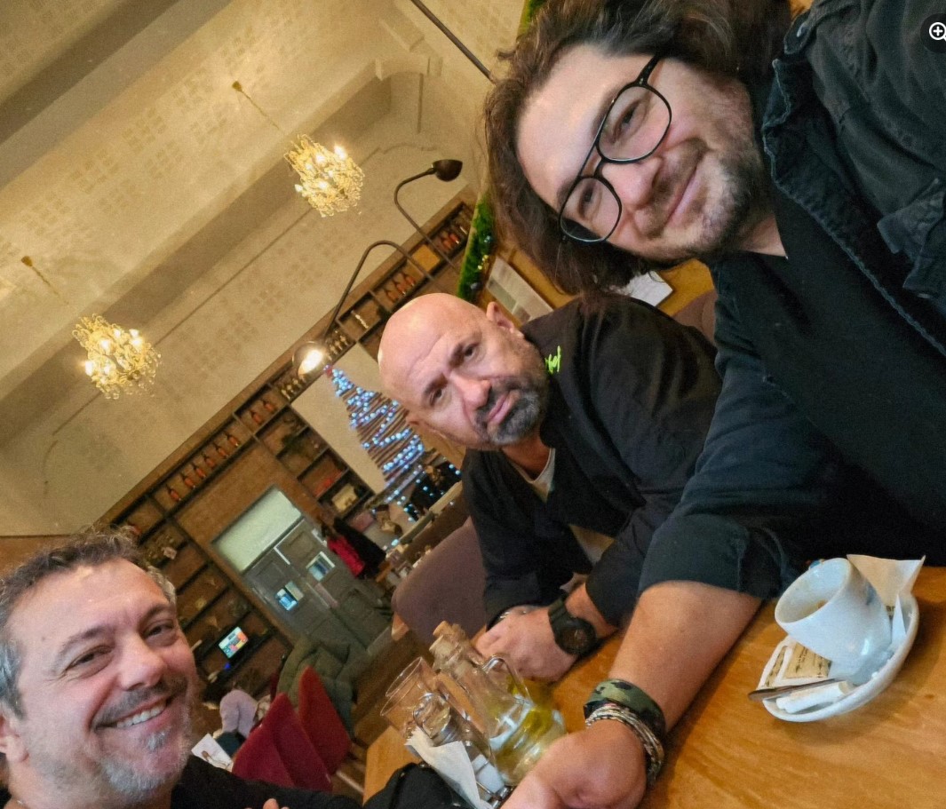 Cum au fost surprinși Dumitrescu, Bontea și Scărlătescu după ce Antena 1 a anunțat noii jurați de la Chefi la Cuțite