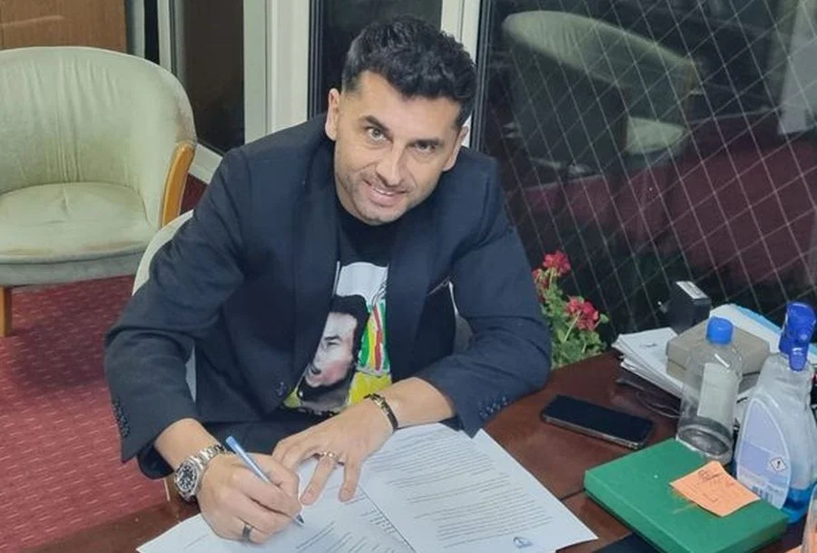 Cu Rolexul de 12 000 de euro printre sticle cu dezinfectant. Epic fail: cum l-a prezentat Voluntariul pe Dică. Imaginea a dispărut imediat de pe net