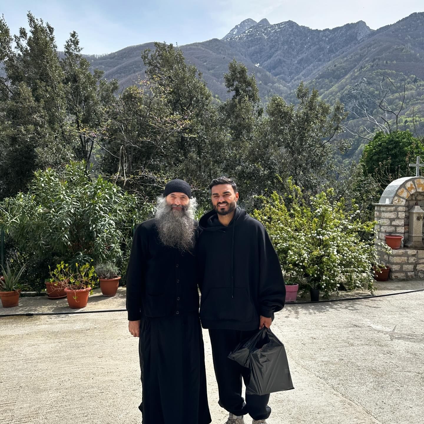 Întors de la Survivor, Faimosul a părăsit România „La un moment dat în viață ai de ales”! Alături de cine s-a fotografiat (2)